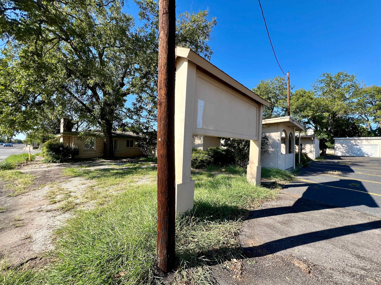 Sidney Baker & Jefferson- PRIME CORNER LOT in Kerrville 