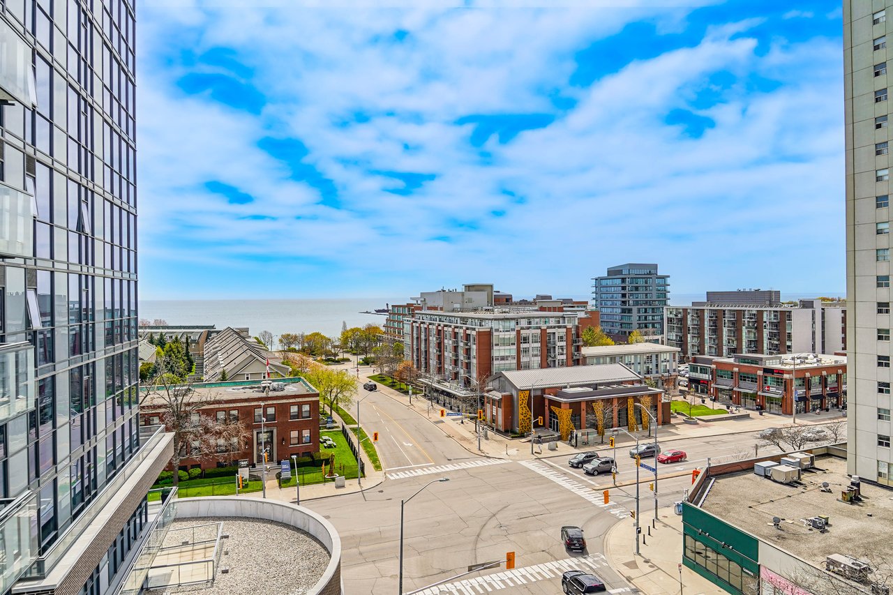 1 Hurontario St 308