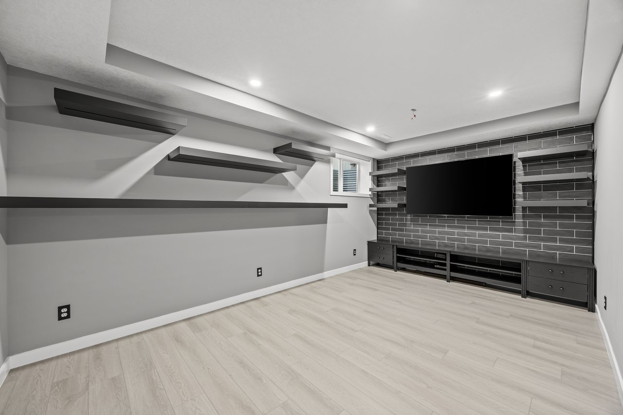 116 Royal Birch Mount NW