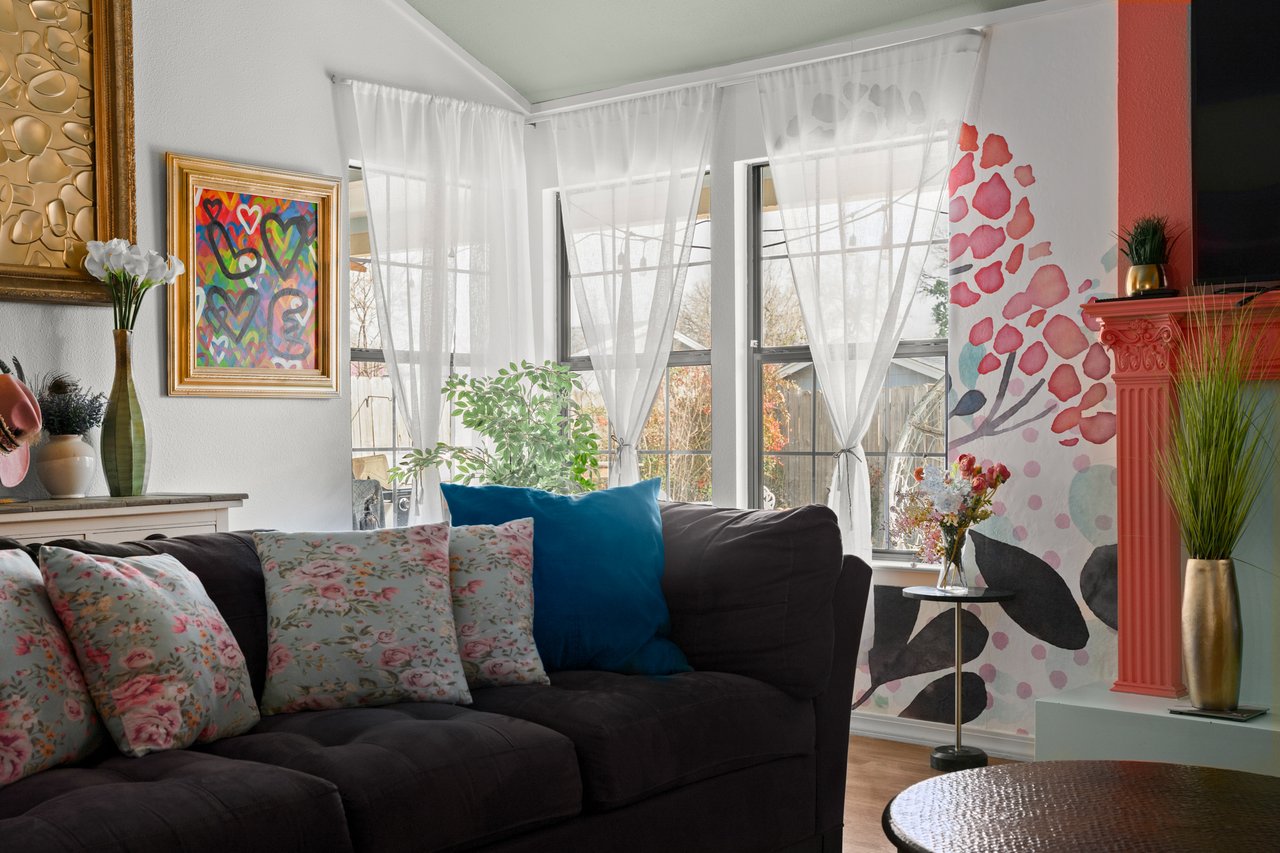 Bloom & Float Getaway 🌸 | Pool Home 5mi to SoCo