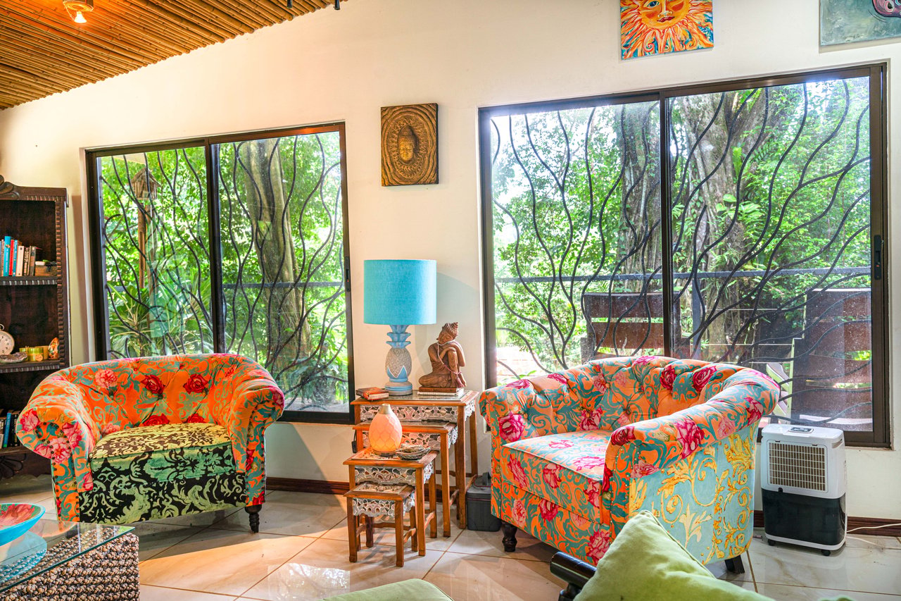 0.15 ACRES – 2 Bedroom Artistic River Home In The Rainforest!!!