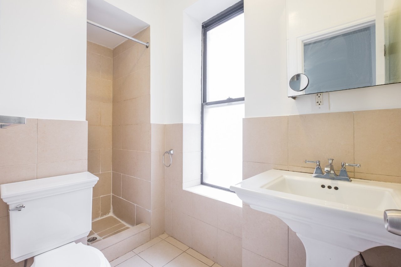 339 East 12th Street Unit: 28