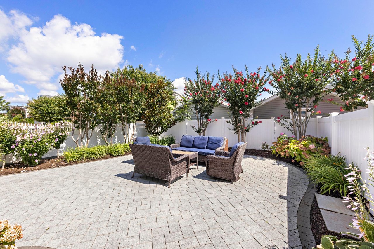 407 B Coral Street 