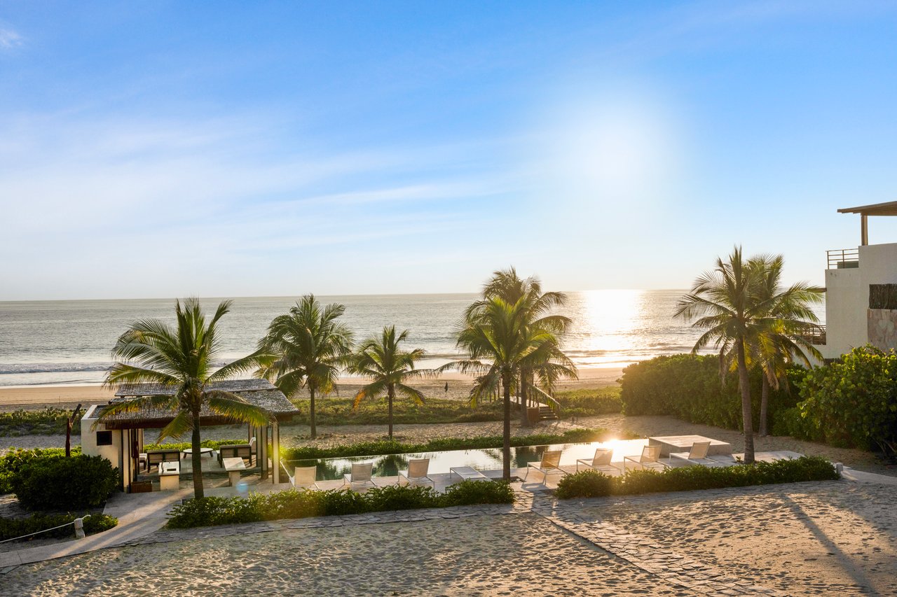 Marea Beachfront Villa C13