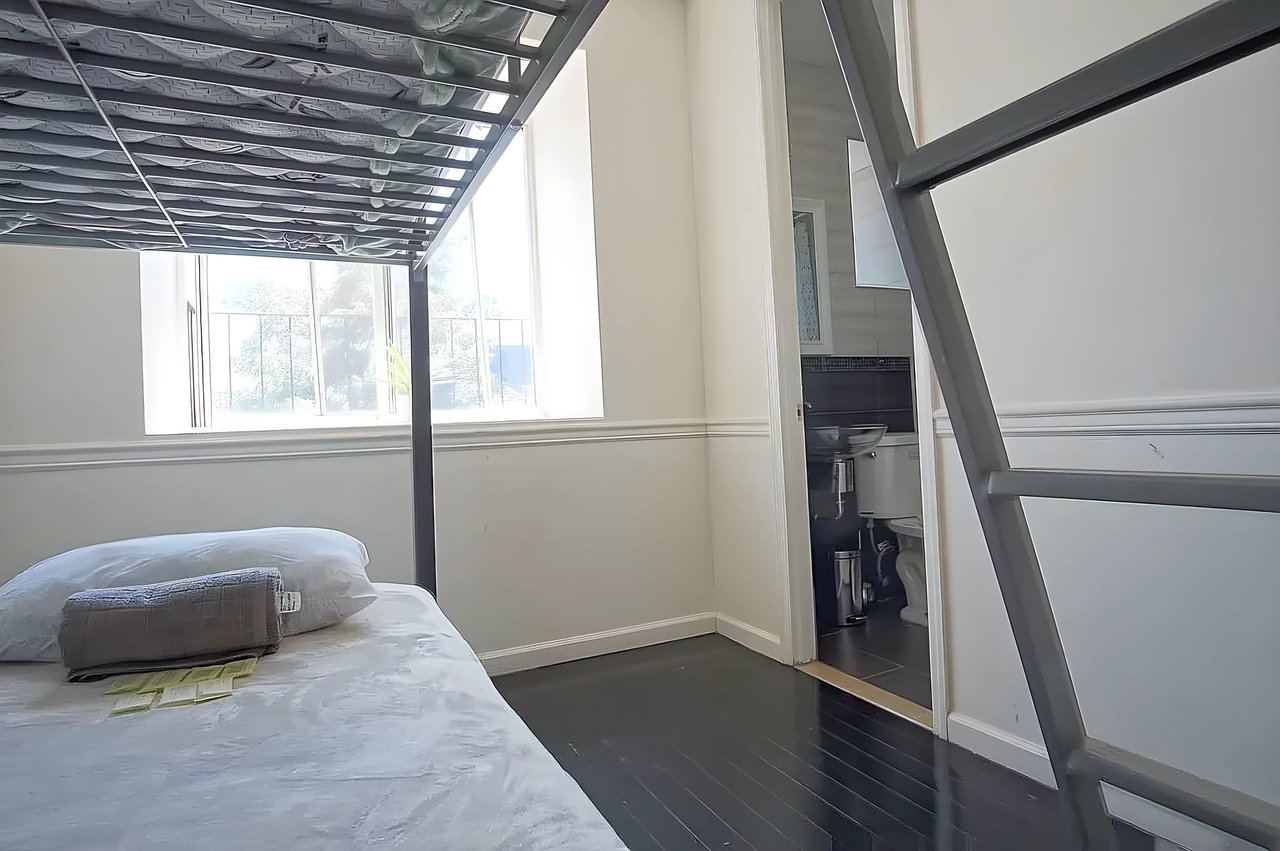438 Wilson Ave 2L