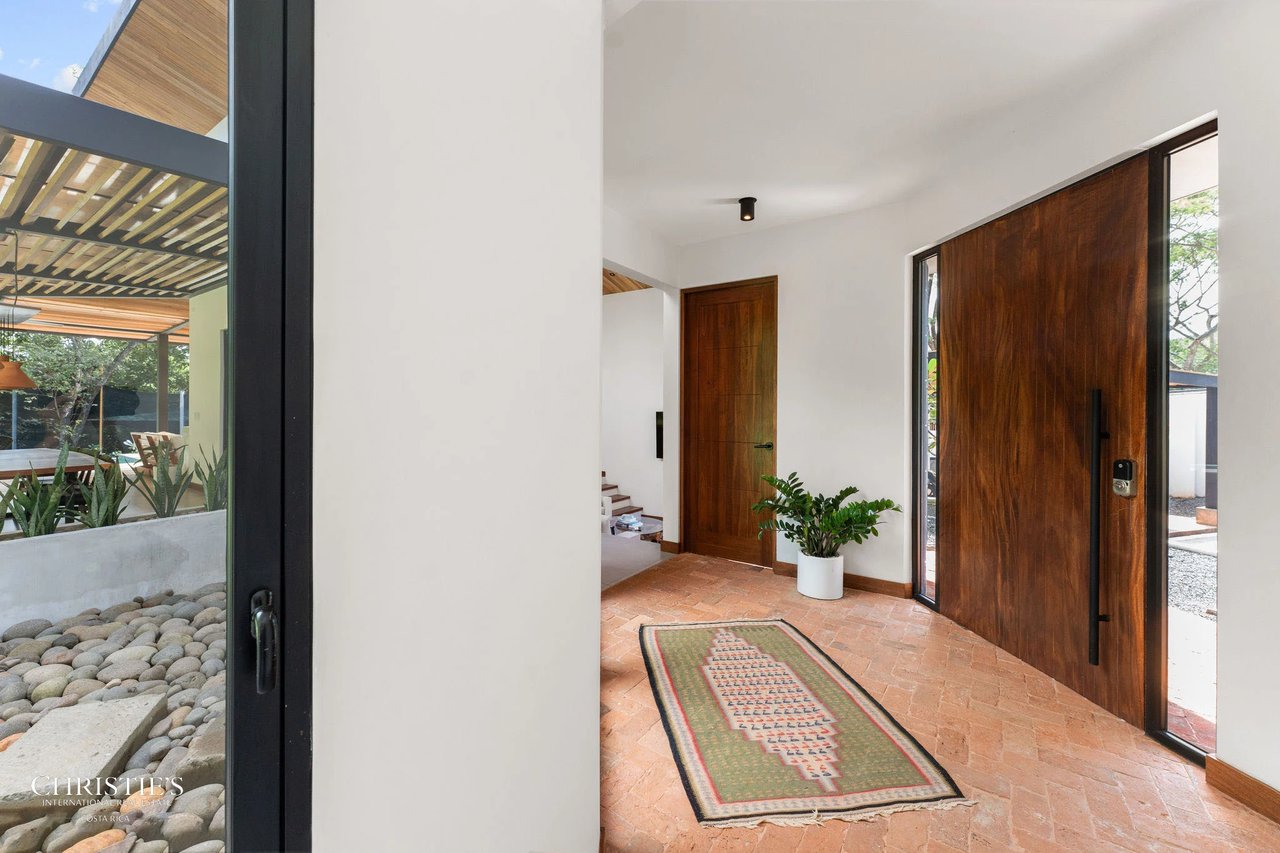 Casa Lola – Contemporary Beachside Oasis in Playa Grande