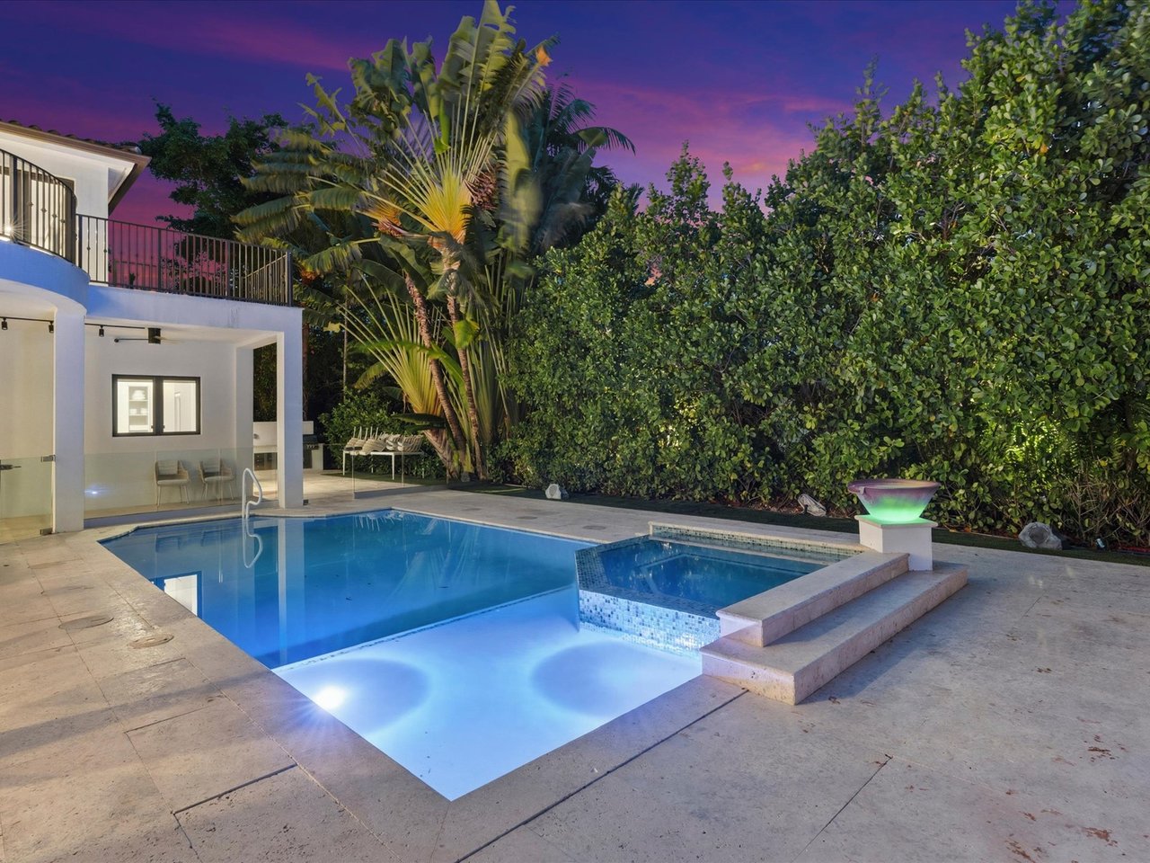 70 Camden Dr, Bal Harbour