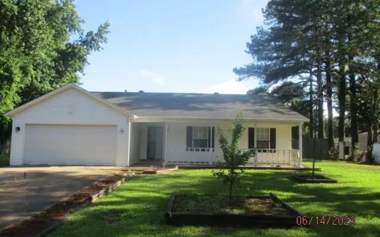 1412 Ivy Dr