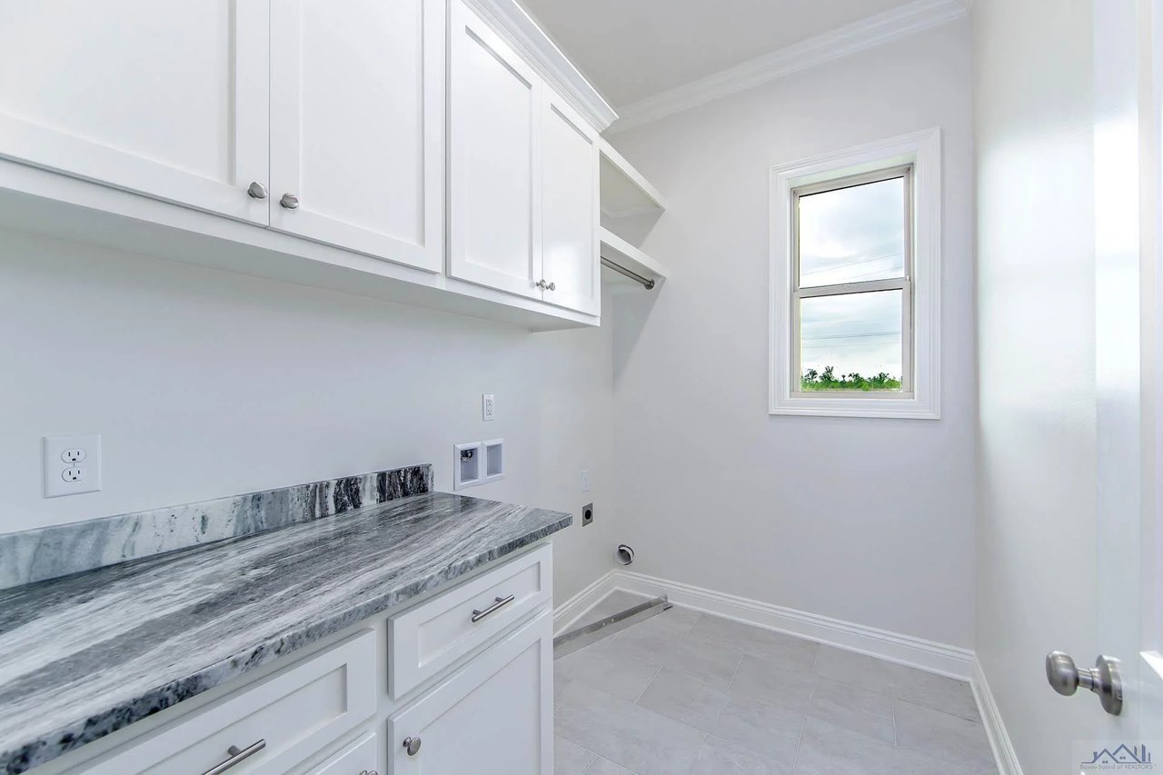 351 Ravensaide Dr