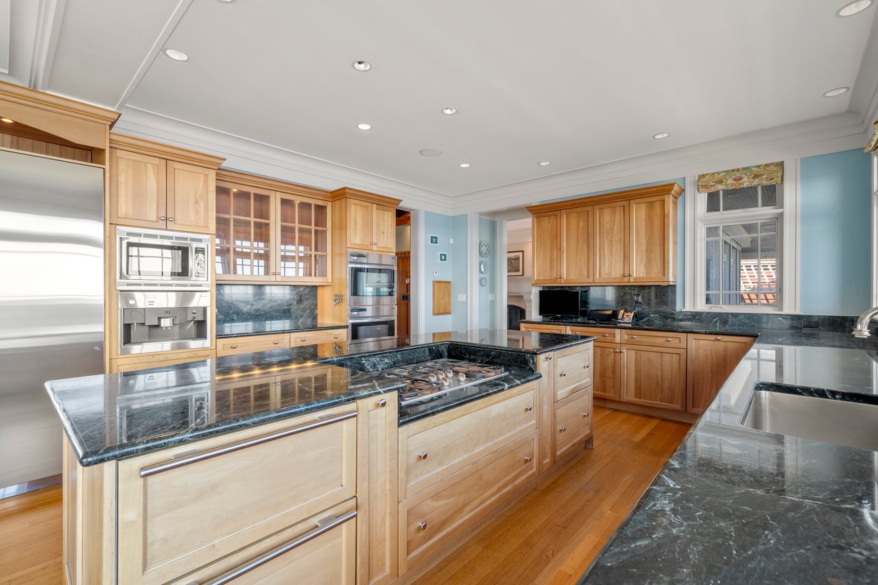 21 Circuit Ave, Scituate