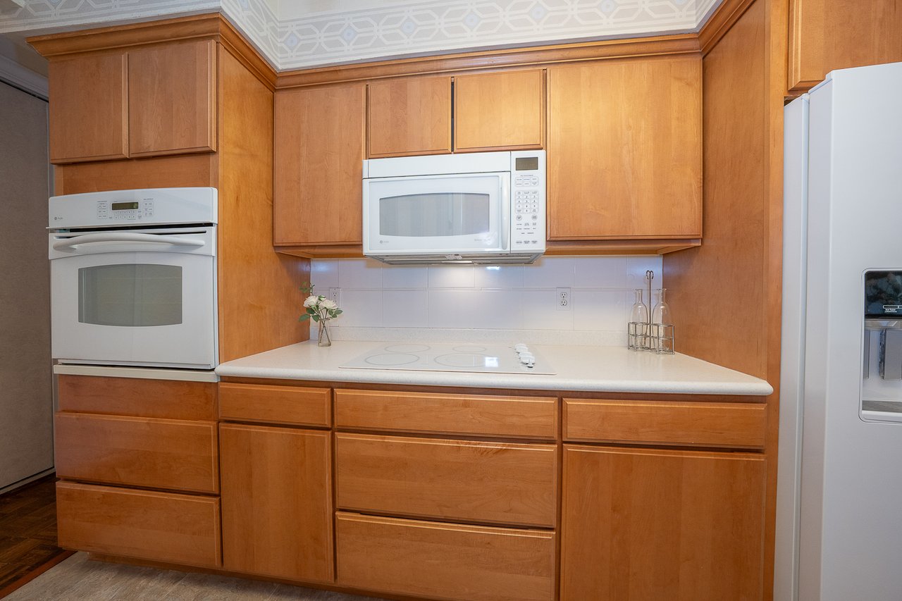 Easy Living on the Main Line!