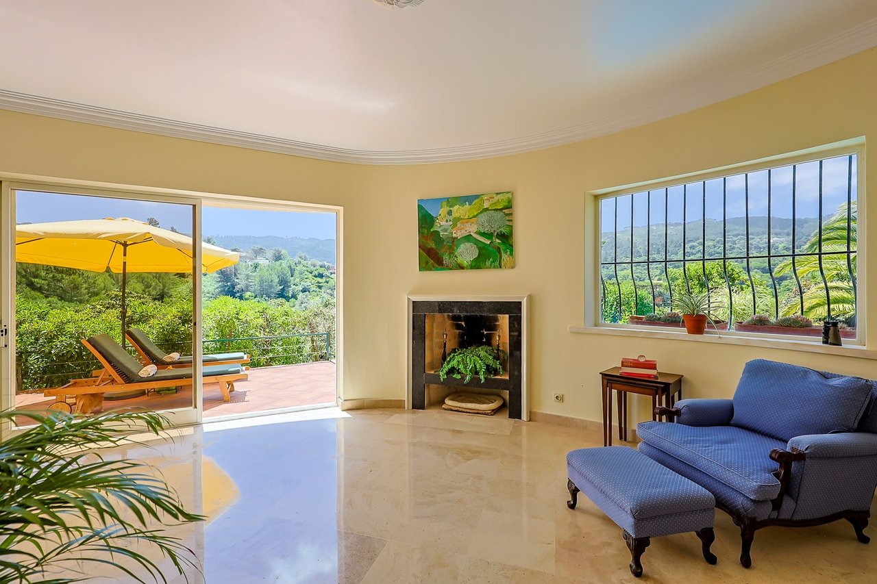 Exclusive Family Villa with Expansive Gardens Near Sintra’s UNESCO Heritage Centre