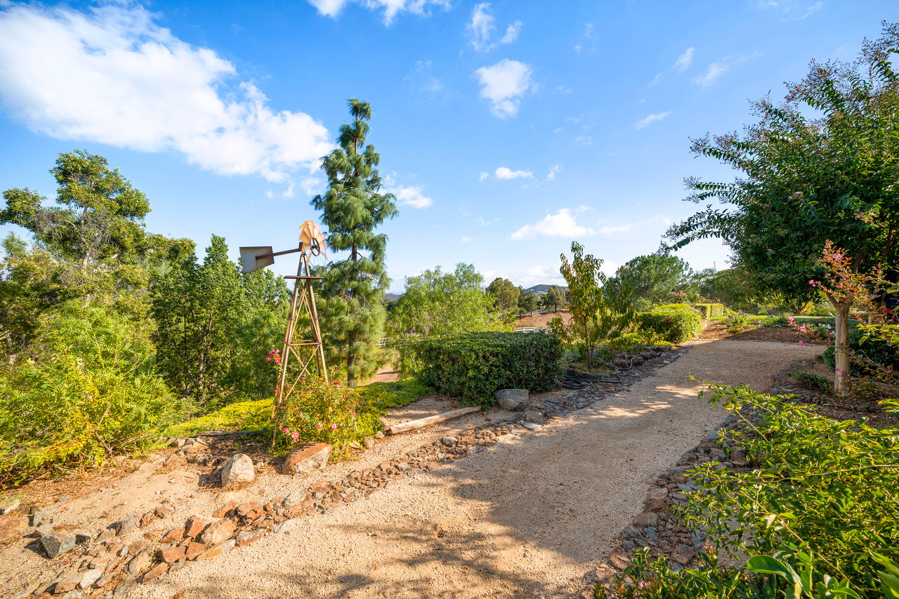 21100 Paseo Montana