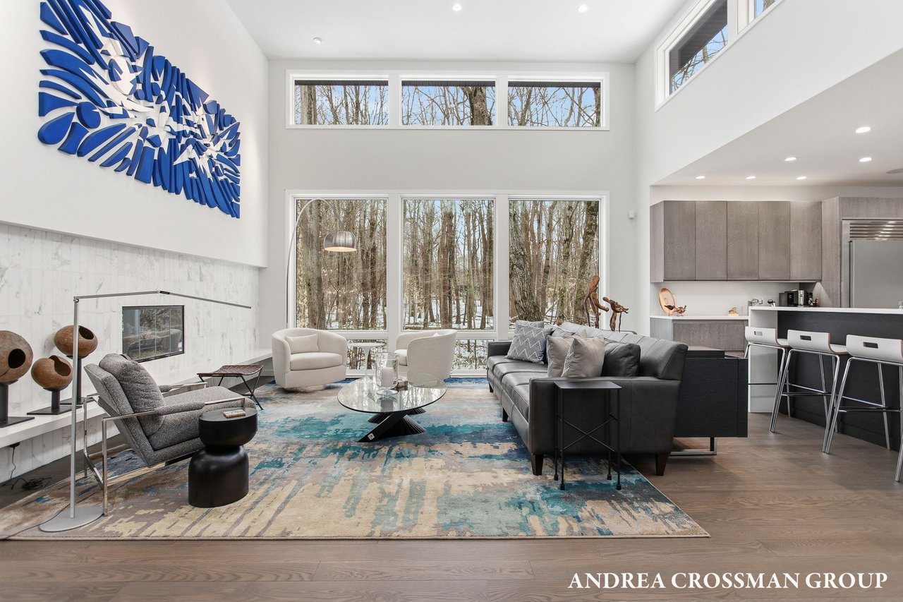 6919 Bendemeer Drive