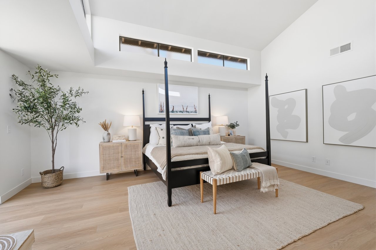 2516 The Strand