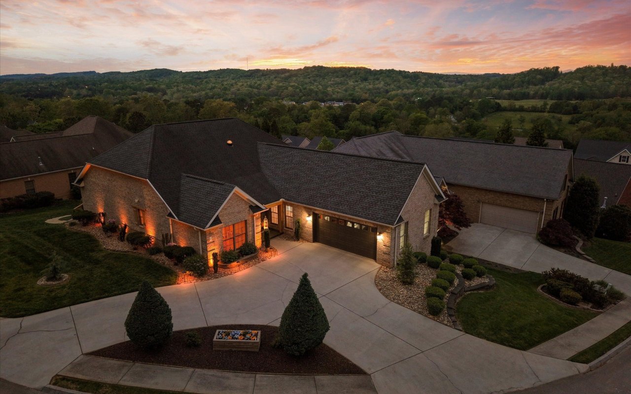Wallace Luxury Spotlight | 130 Timber Circle Lenoir City, TN 37772