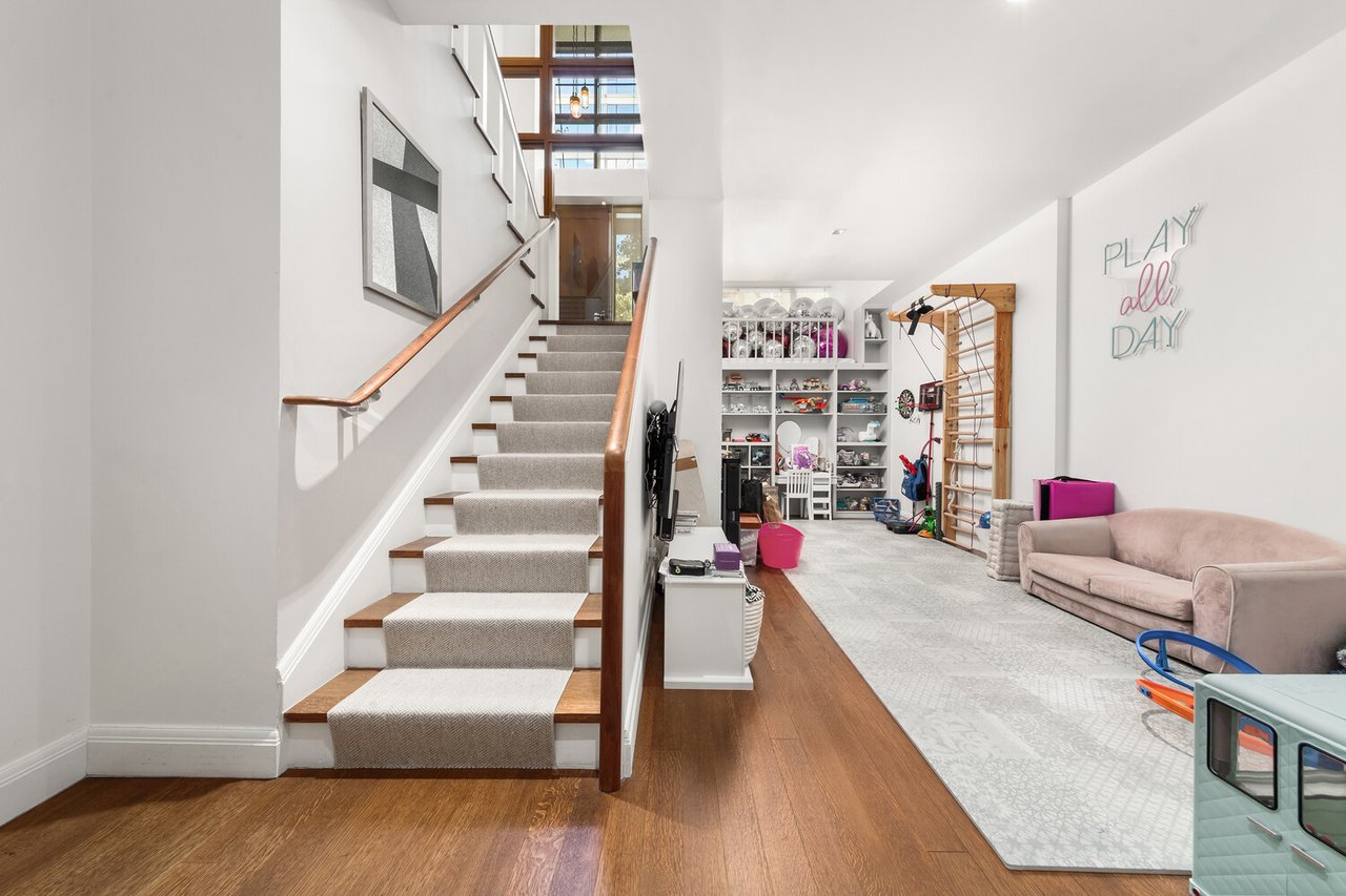 150 CHARLES Street M2