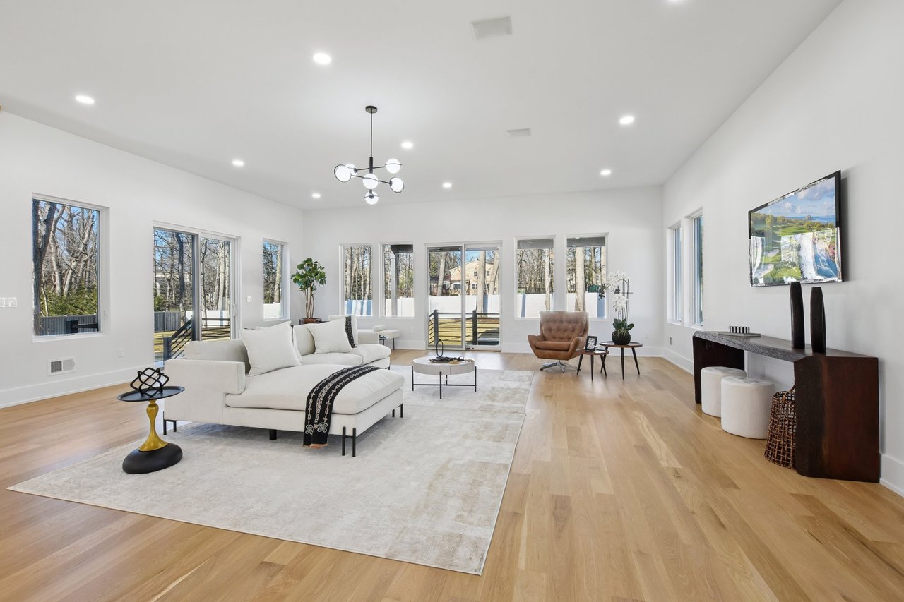 19 Highlander Dr