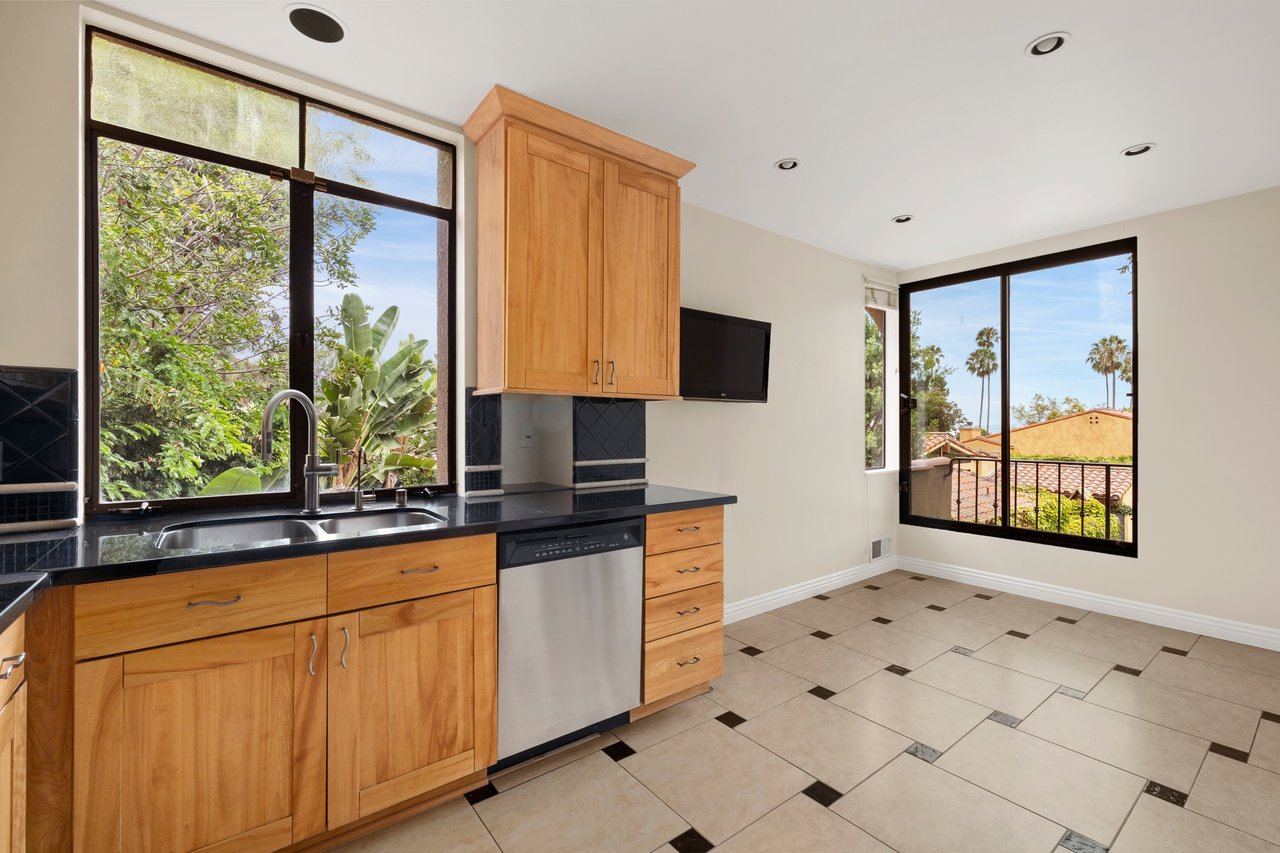 1121 La Collina Drive