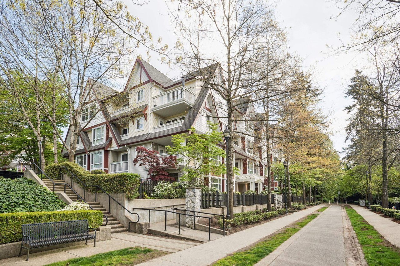 304-6833 Village Green Unit: 304