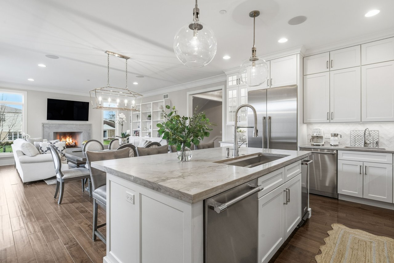 618 Buckingham Place