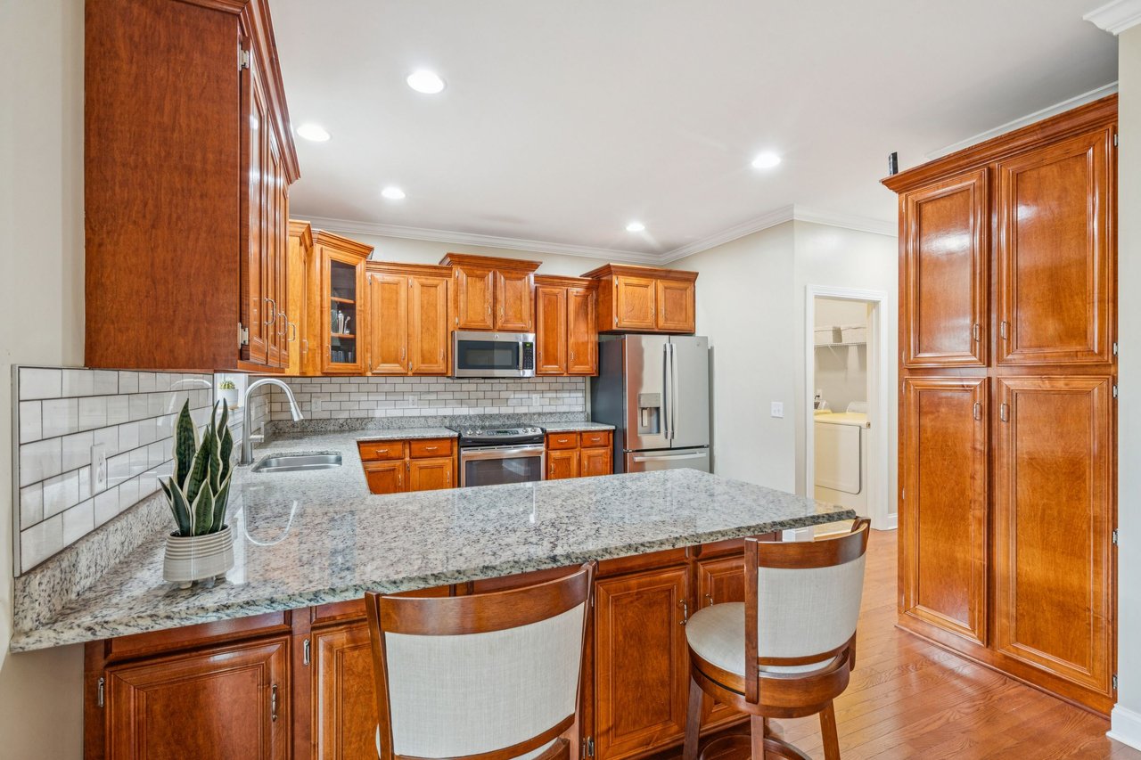 5516 Crescent View Dr