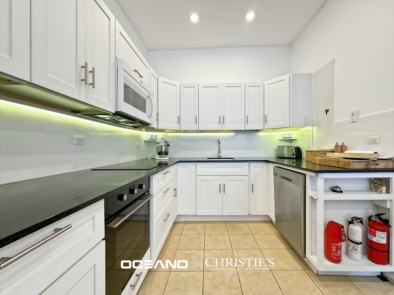 POINT PIROUETTE – 2-Bedroom Townhouse with Private Pool
