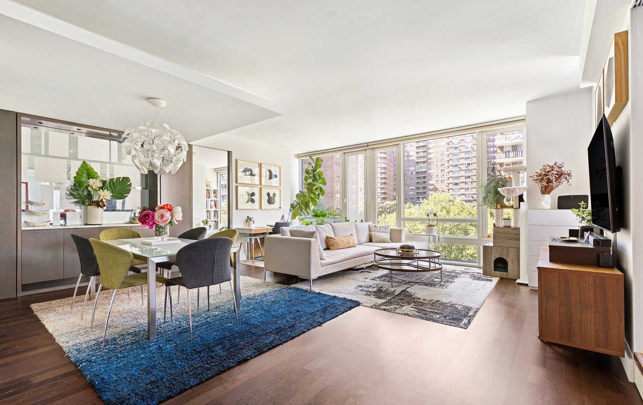 Chic Corner unit in Chelsea