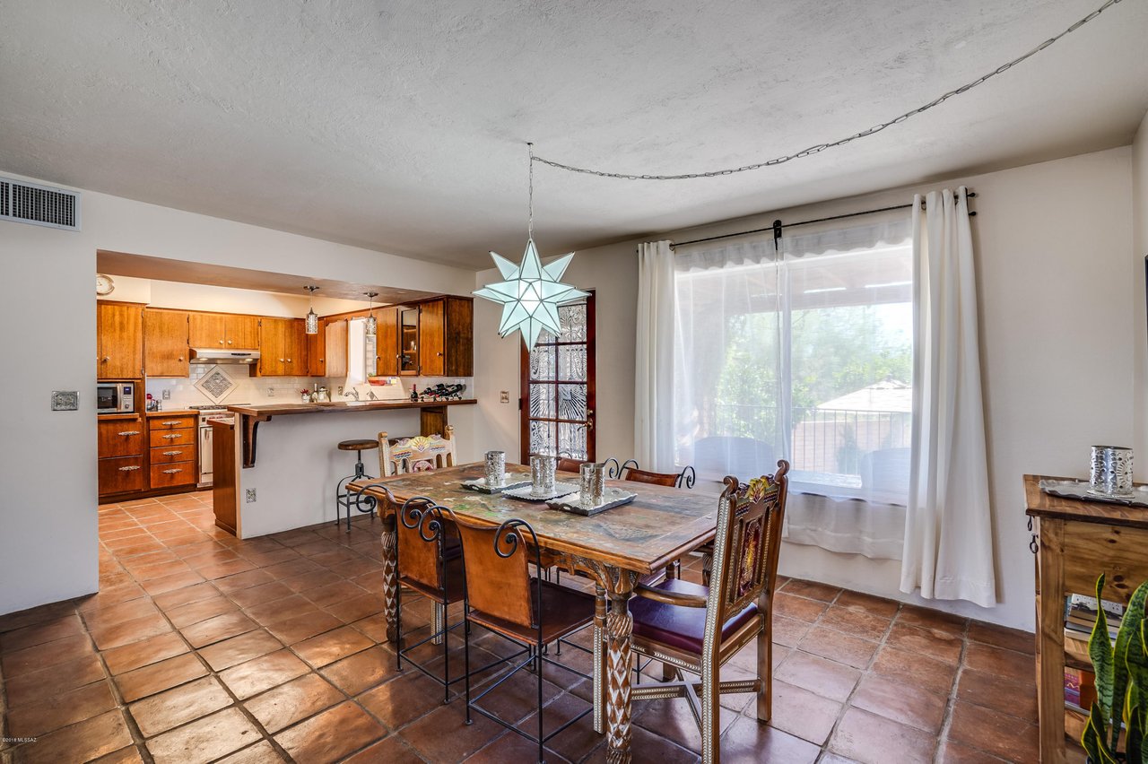 1129 W Fern Dr
