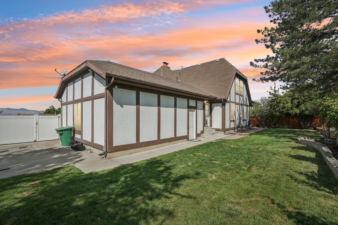 11343 S Clifford Cir