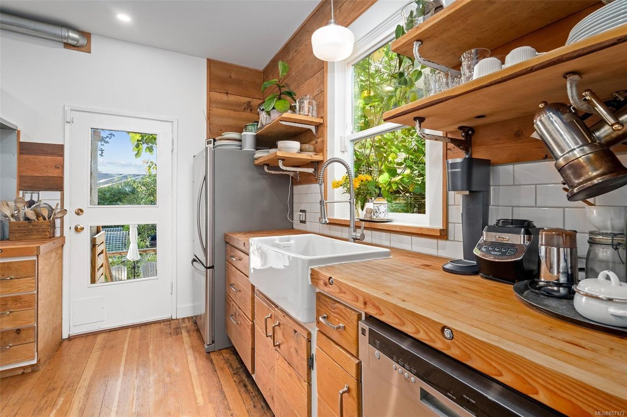 2632 Fernwood Rd