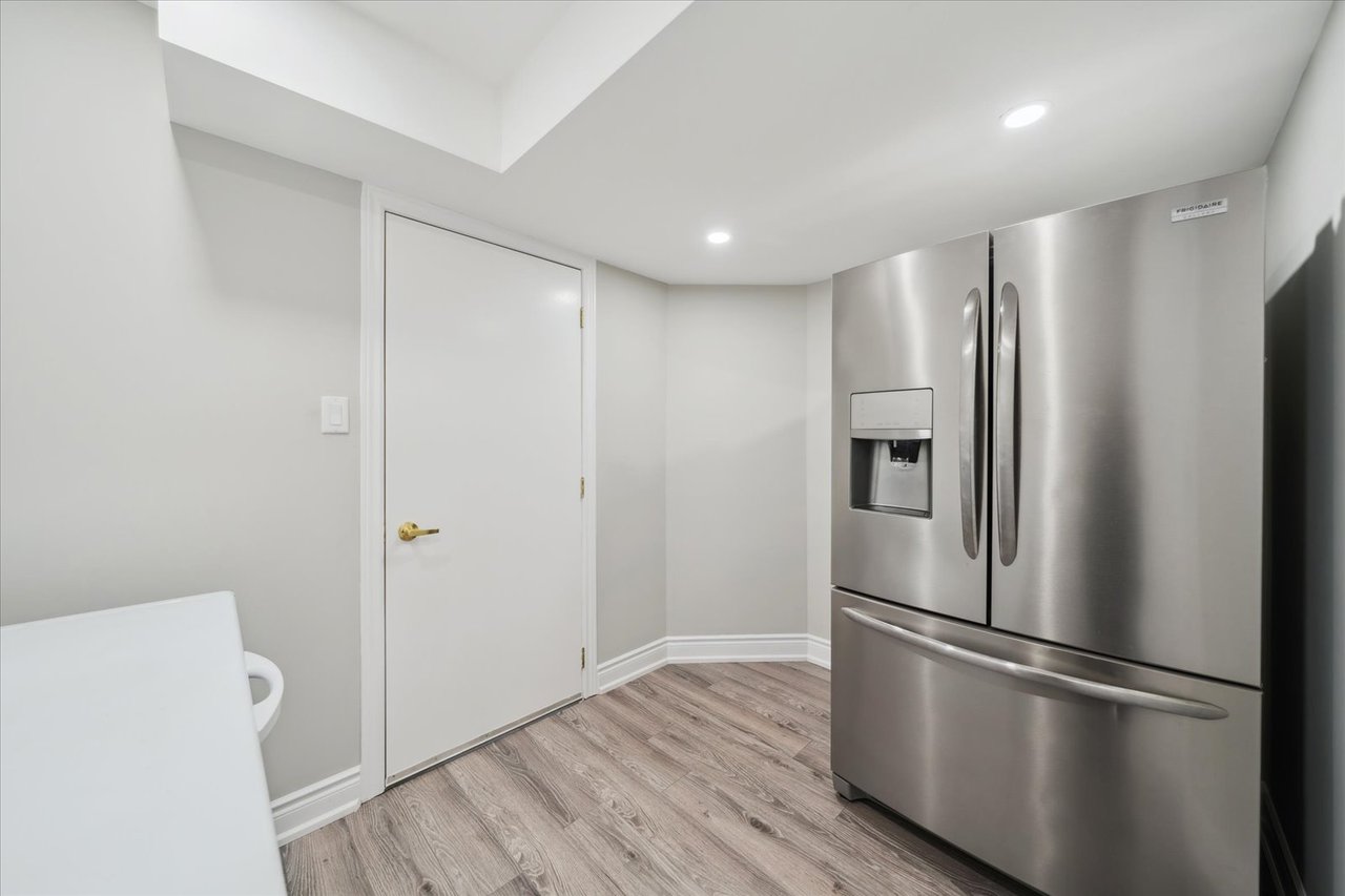 32 Maplebank Cres