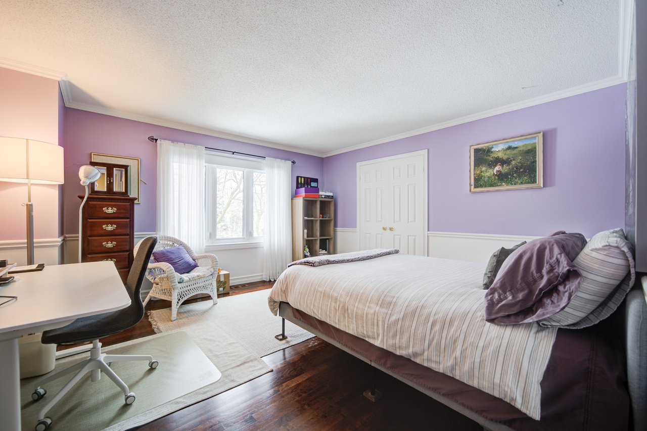 1296 Mapleridge Cres