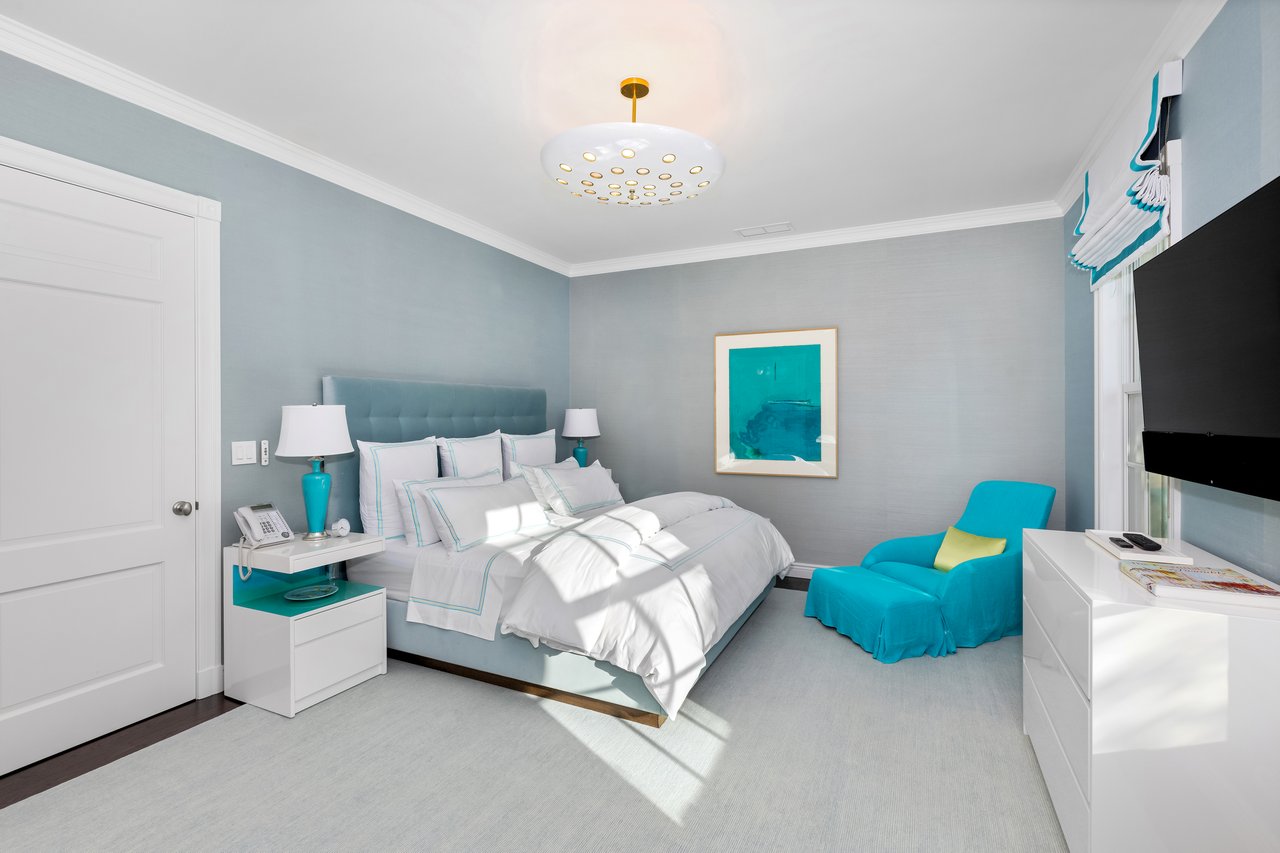 Georgian Waterfront Mansion on Everglades Island