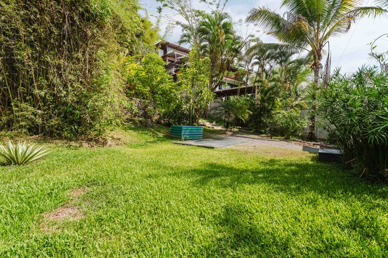 Casa Iguana - Fully Renovated Home Minutes from Marina Pez Vela 