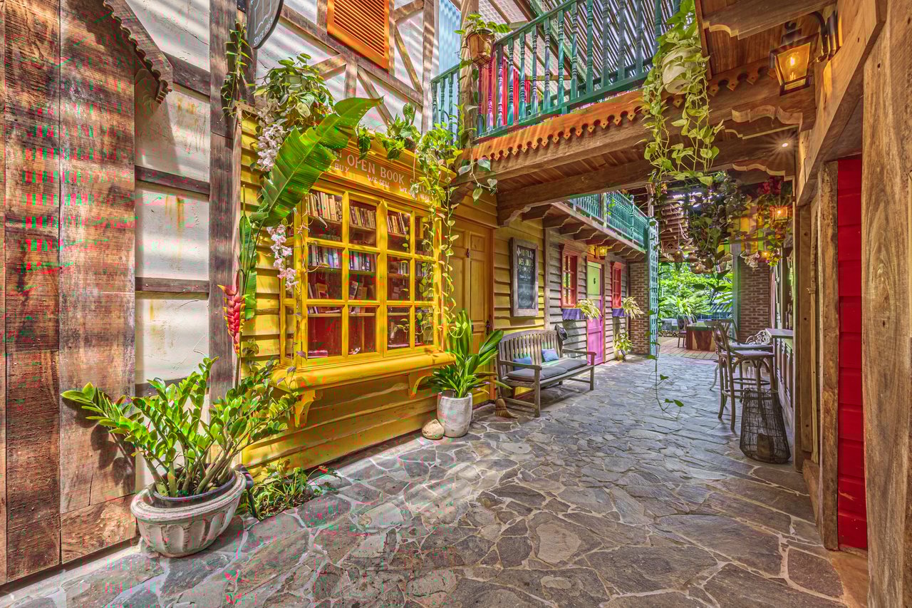 2.56 ACRES – 3 Bedroom Artistic Architectural Masterpiece, Recording Studio, Ocean View, Pool, 1 Bedroom Guest House!!!