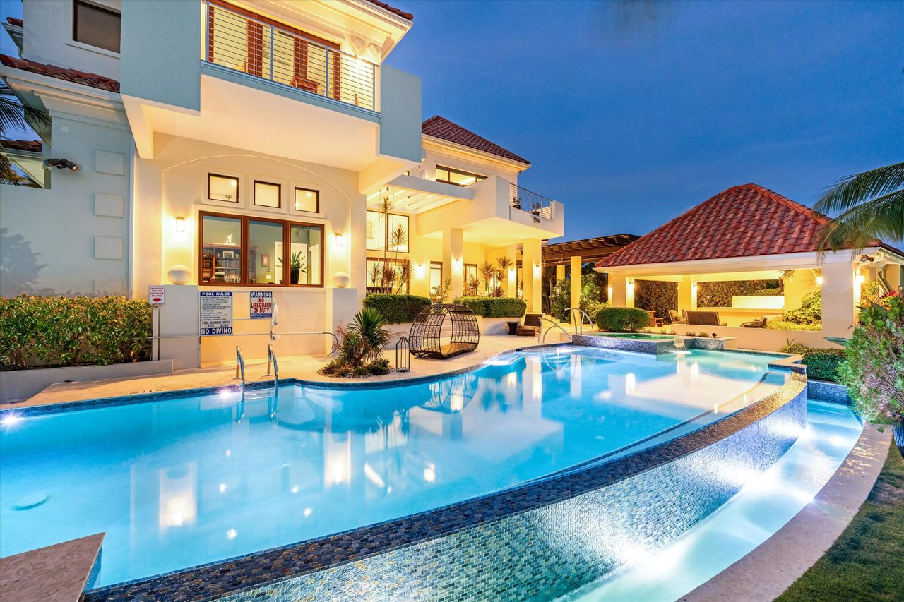 Crystal Harbour, Cayman Islands