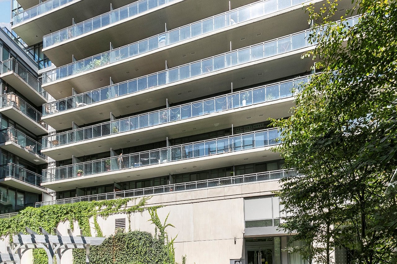 775 King St W Unit: 906