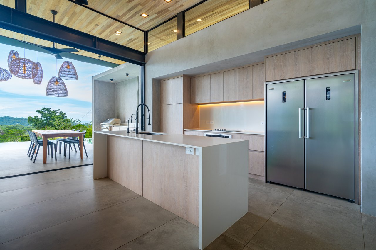Casa La Artista - Sleek Modern Retreat with Ocean & Mountain Views in Ojochal