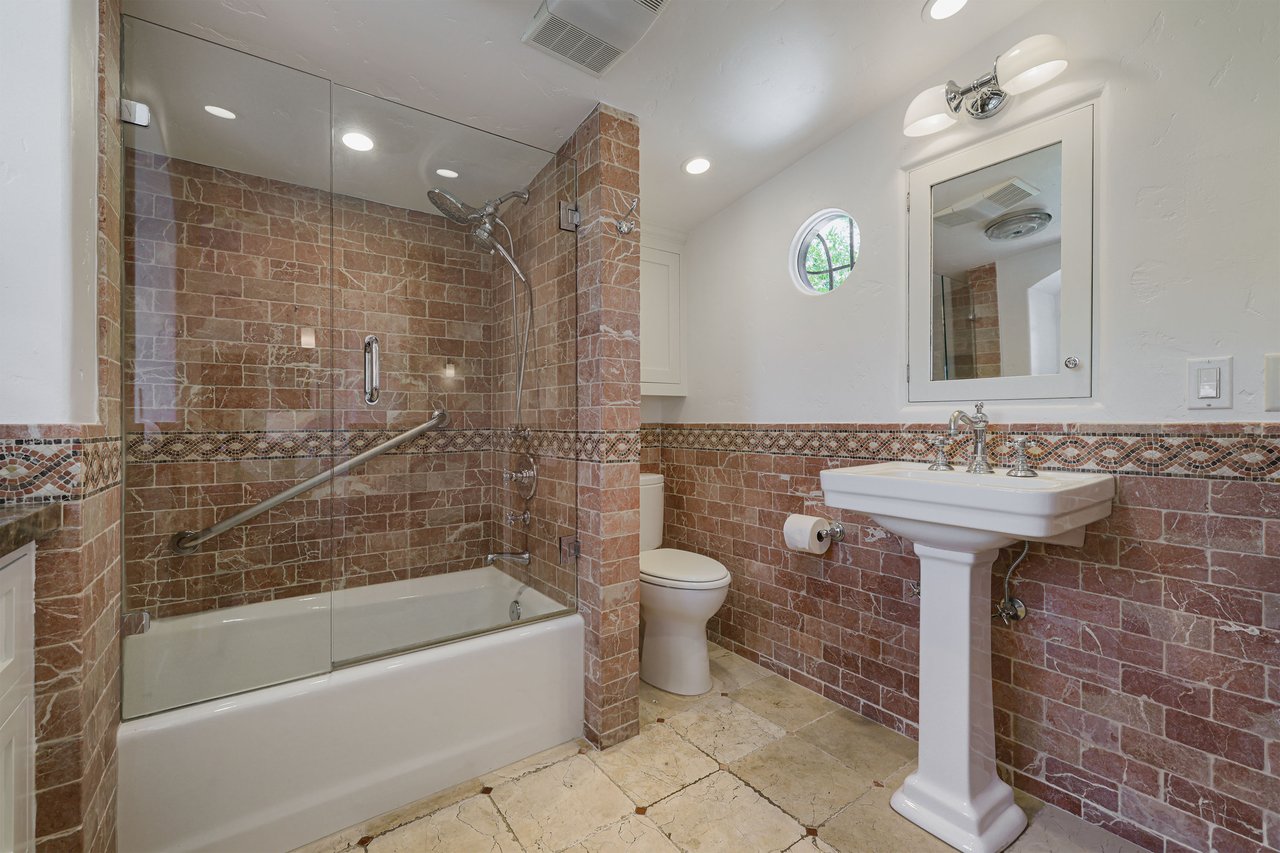 516 E Stocker Street