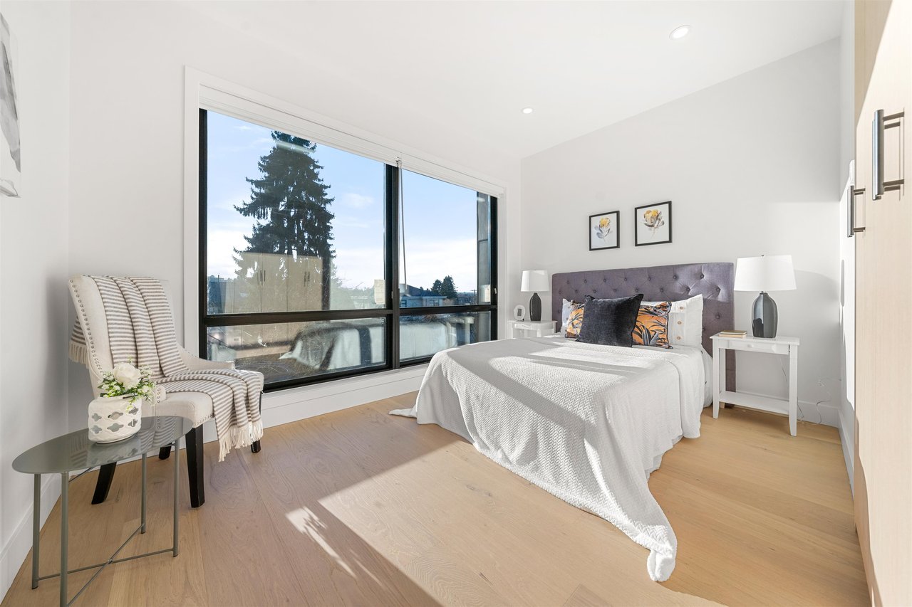 1-3559 Haida Dr