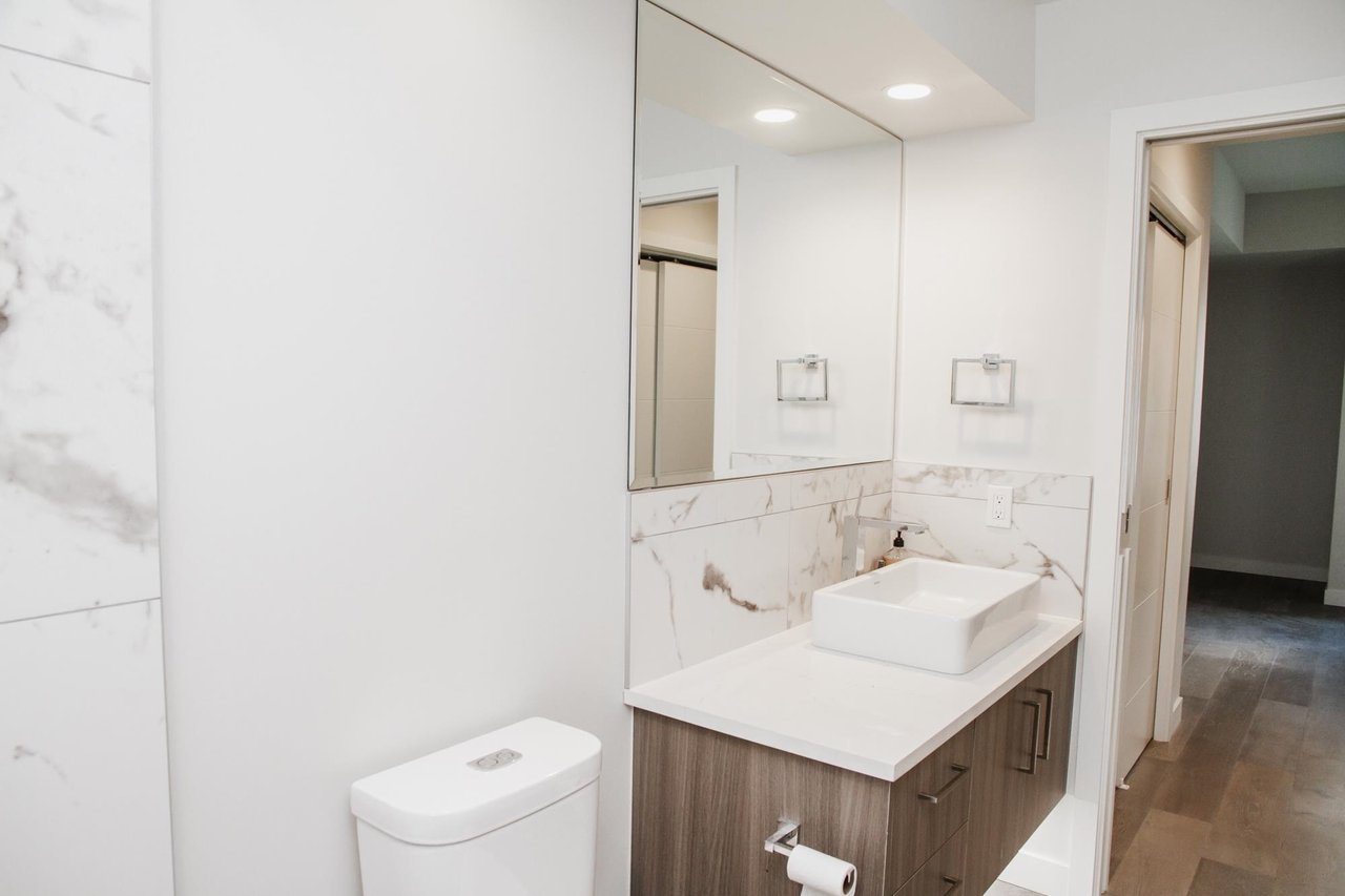 212-528 W King Edward Ave