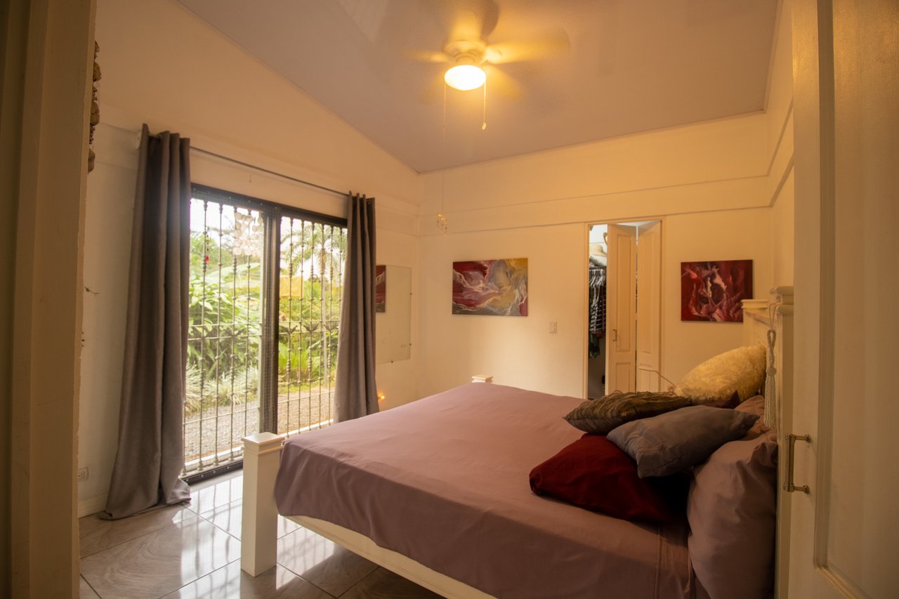 Mountain Home with Guest Cabin, Dominical, Puntarenas