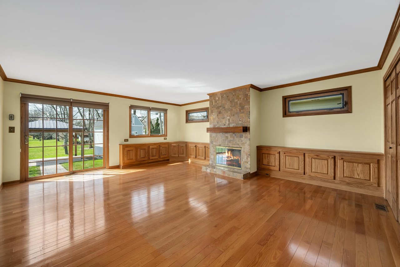 390 Arrowhead Trail, Carol Stream IL – Rare 4 Bedroom Ranch Near Glenbard North High School