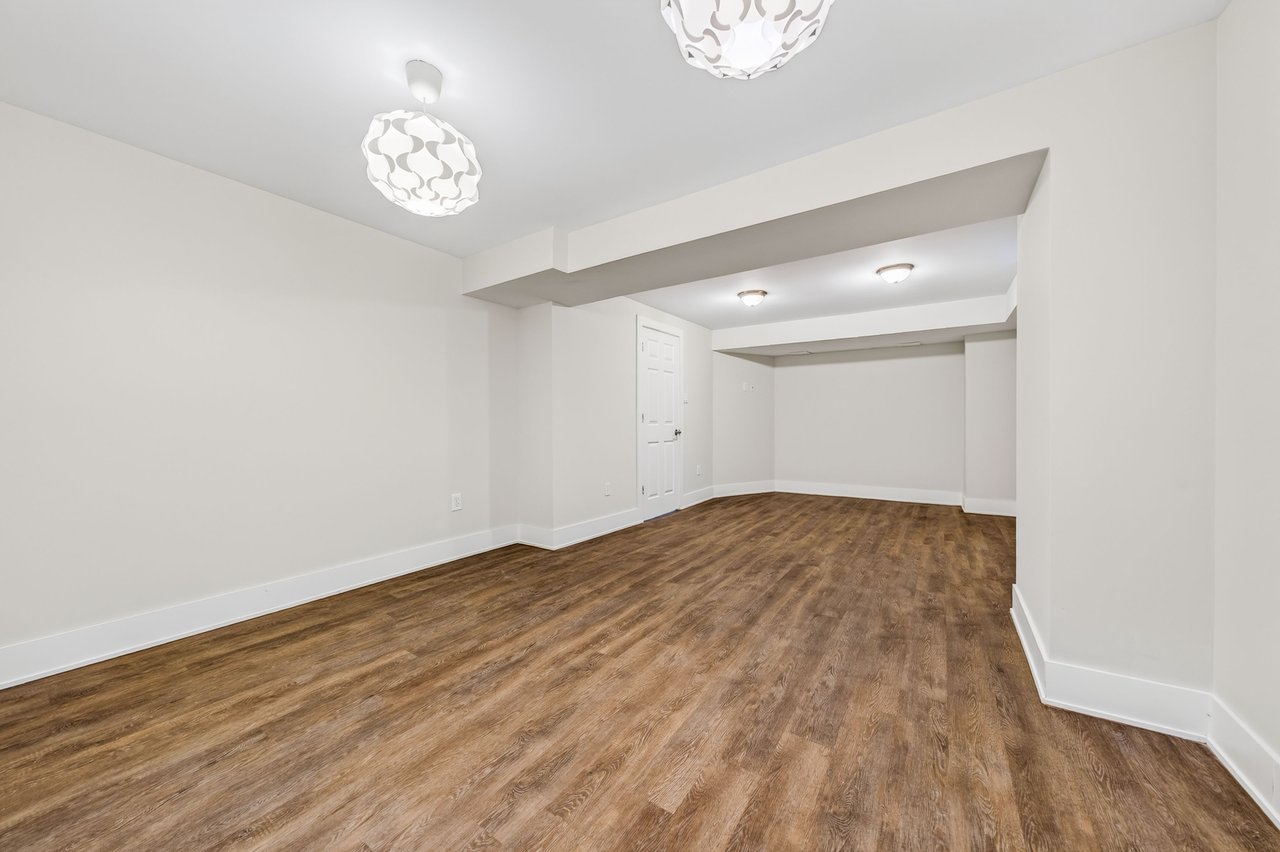 62 Fergus Ave