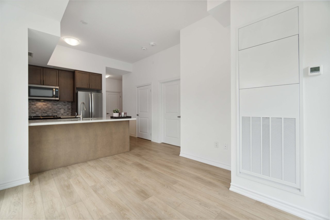 460 Dundas Street E 121