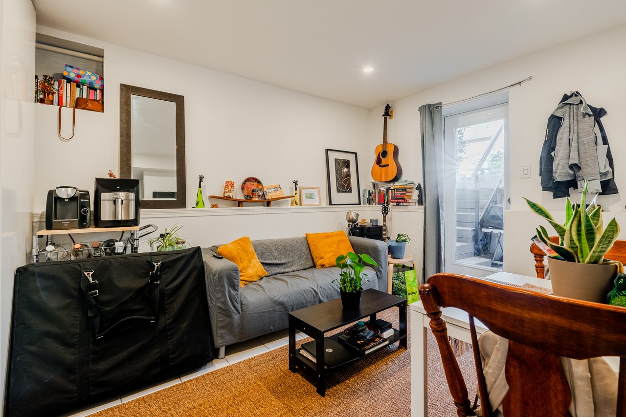 389 Woodbine Ave