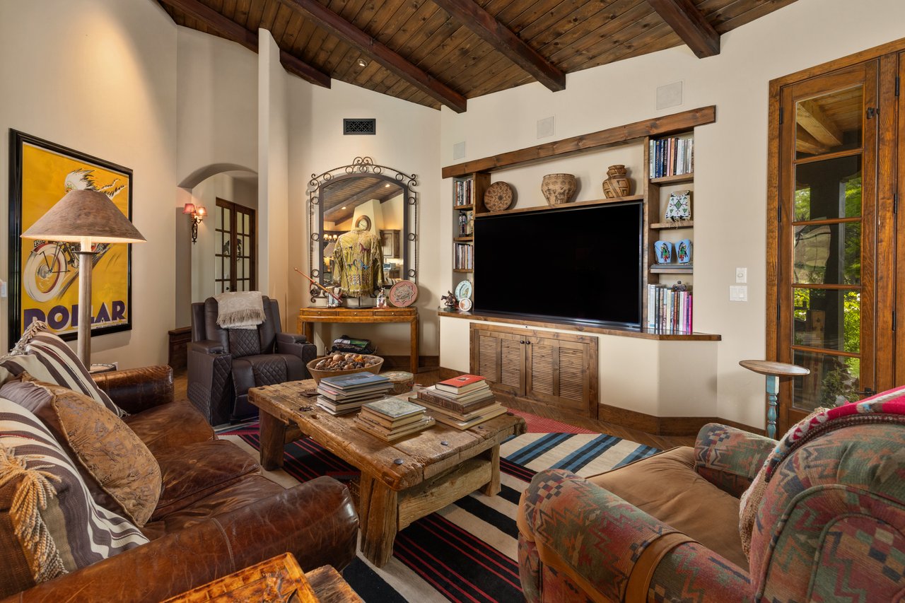 Hacienda-Style Retreat with Breathtaking Mountain Views