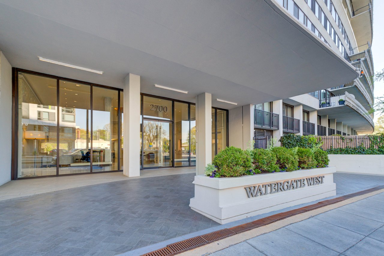 Watergate West Penthouse Seven