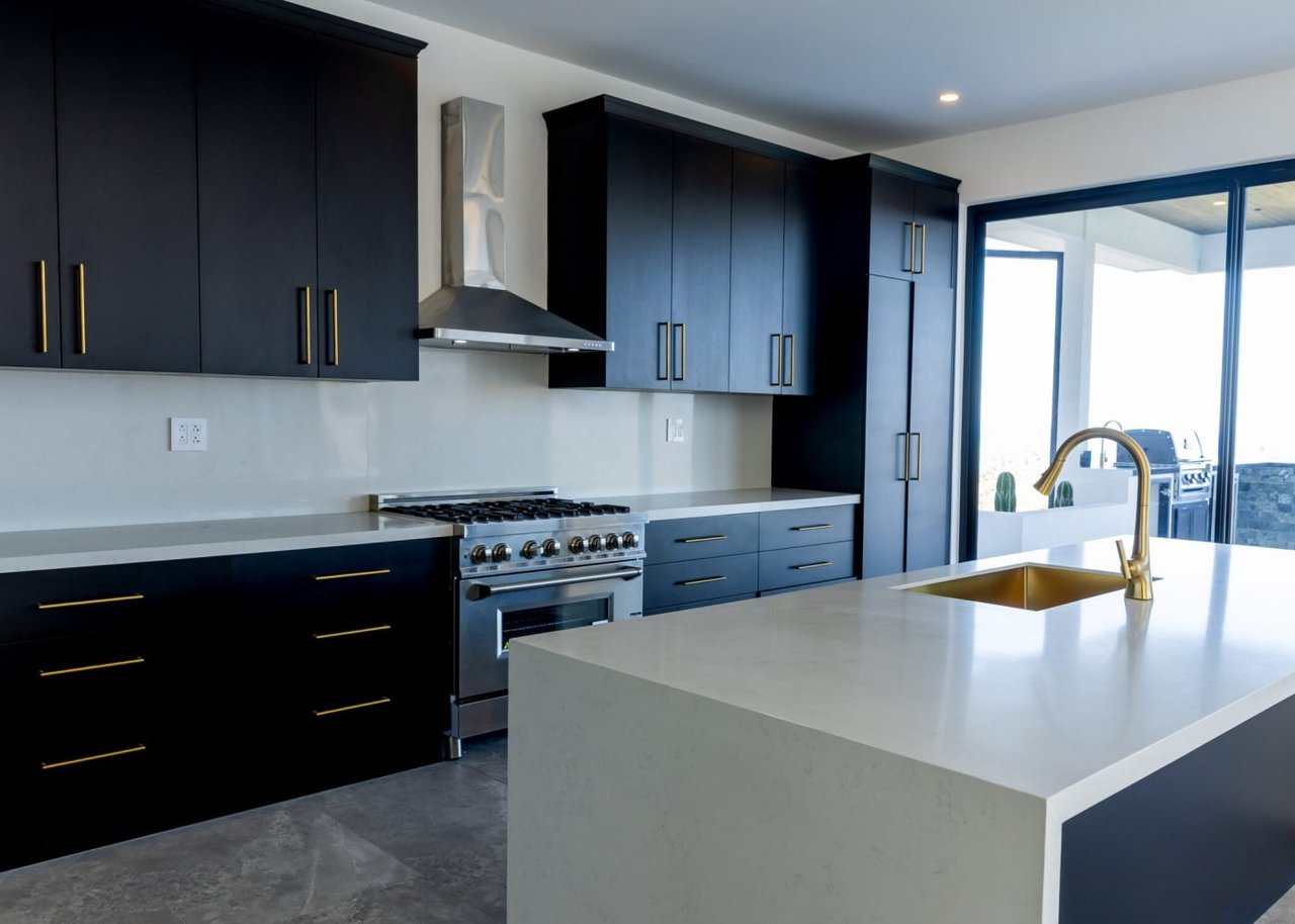 Luxury Living with Panoramic Ocean Views